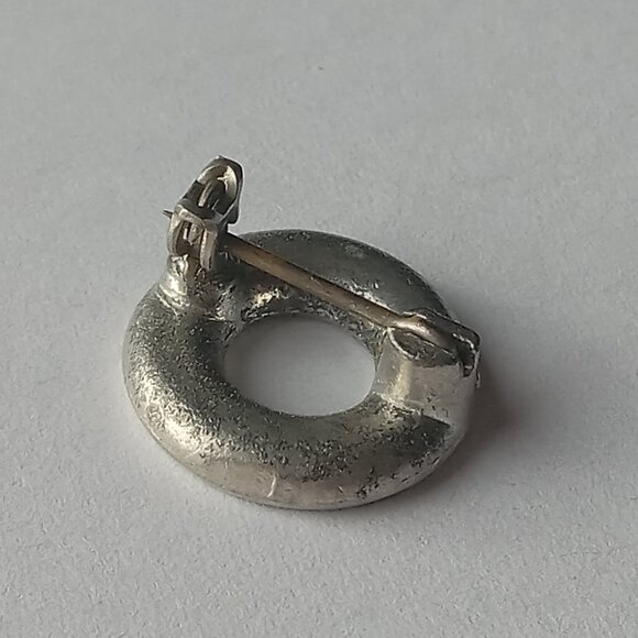 Small Vintage Circle Rhinestone Pin - Picture 2 of 11